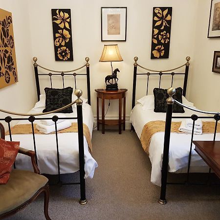 Bed and Breakfast Gothic House East Grinstead Esterno foto