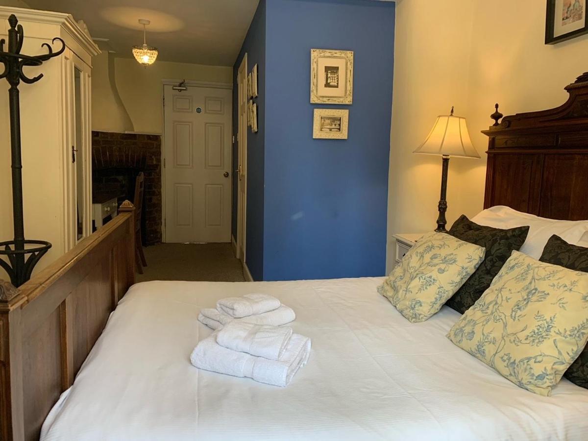 Bed and Breakfast Gothic House East Grinstead Esterno foto