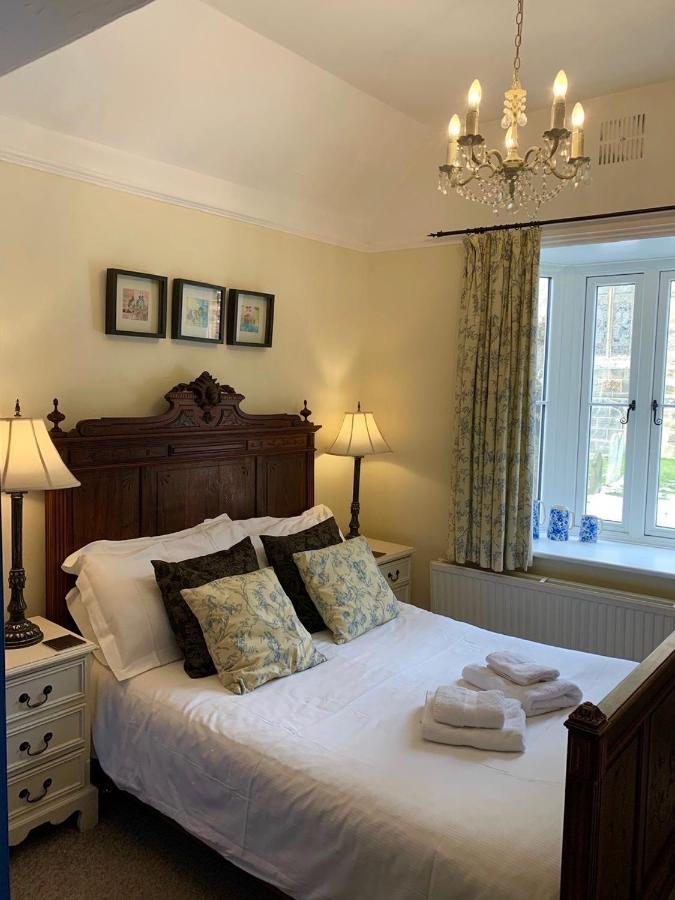 Bed and Breakfast Gothic House East Grinstead Esterno foto