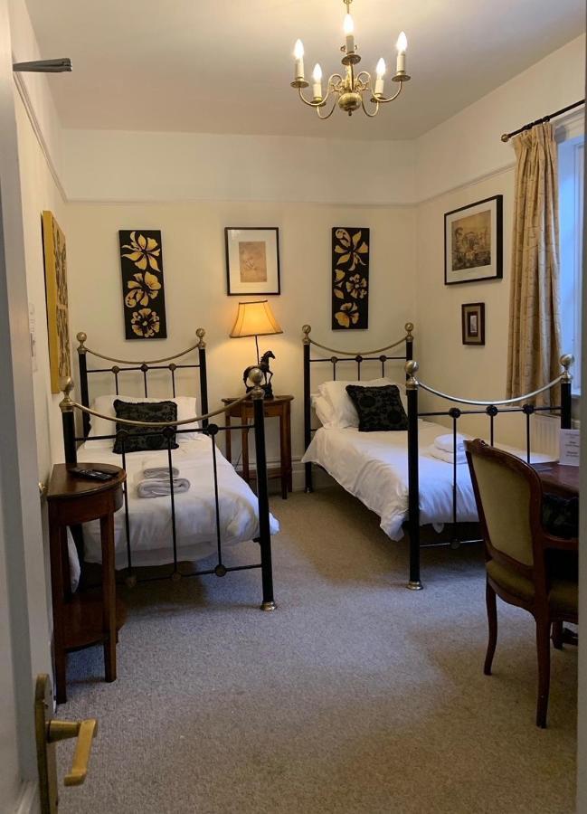 Bed and Breakfast Gothic House East Grinstead Esterno foto
