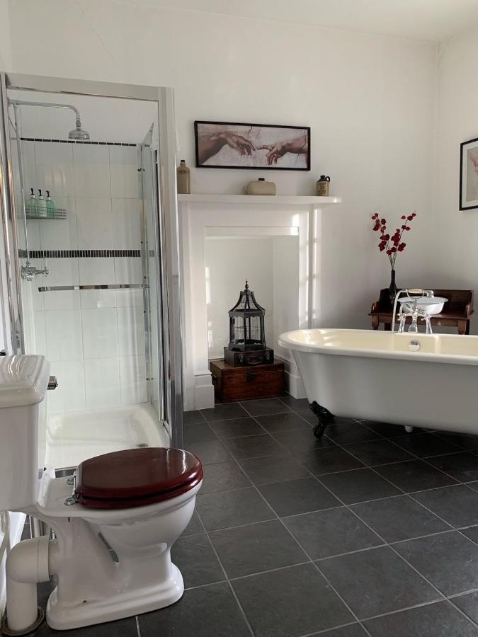 Bed and Breakfast Gothic House East Grinstead Esterno foto