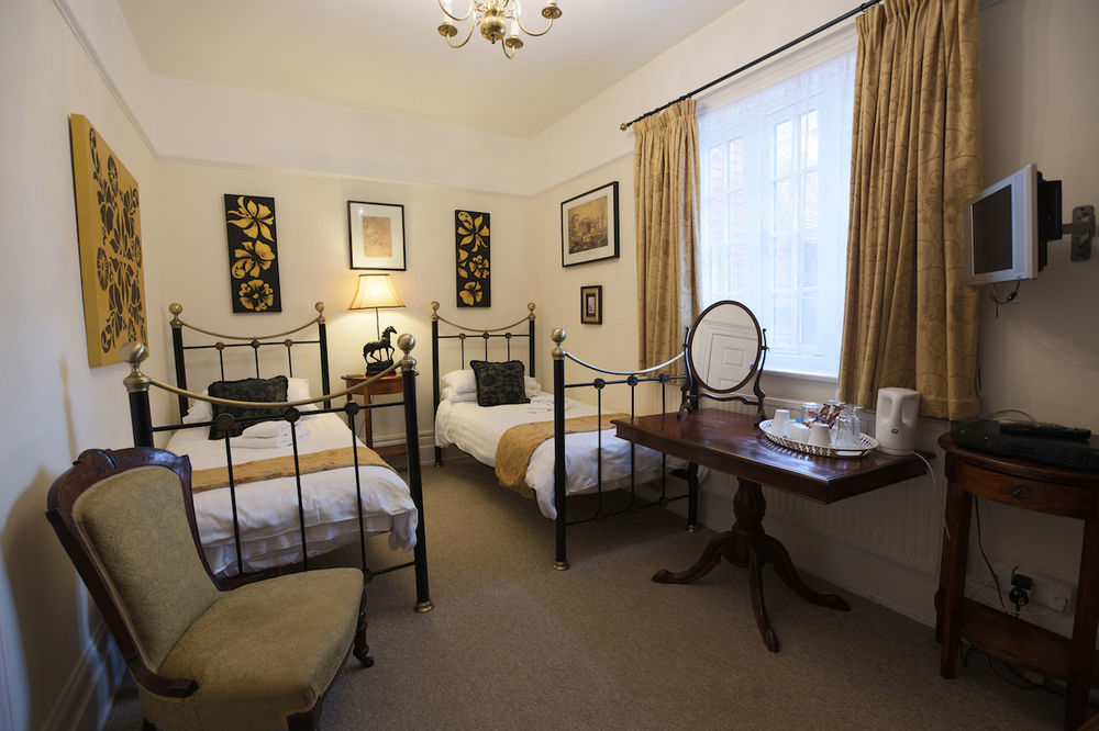 Bed and Breakfast Gothic House East Grinstead Esterno foto