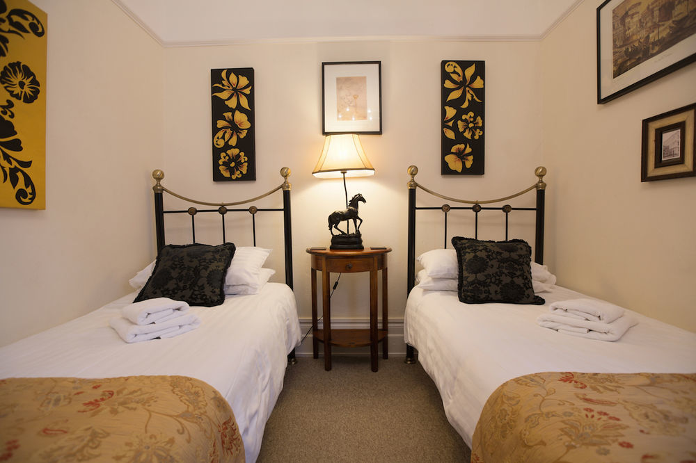 Bed and Breakfast Gothic House East Grinstead Esterno foto