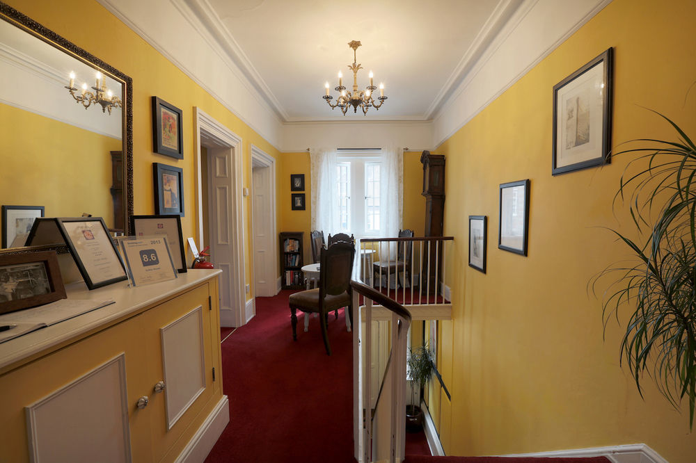 Bed and Breakfast Gothic House East Grinstead Esterno foto