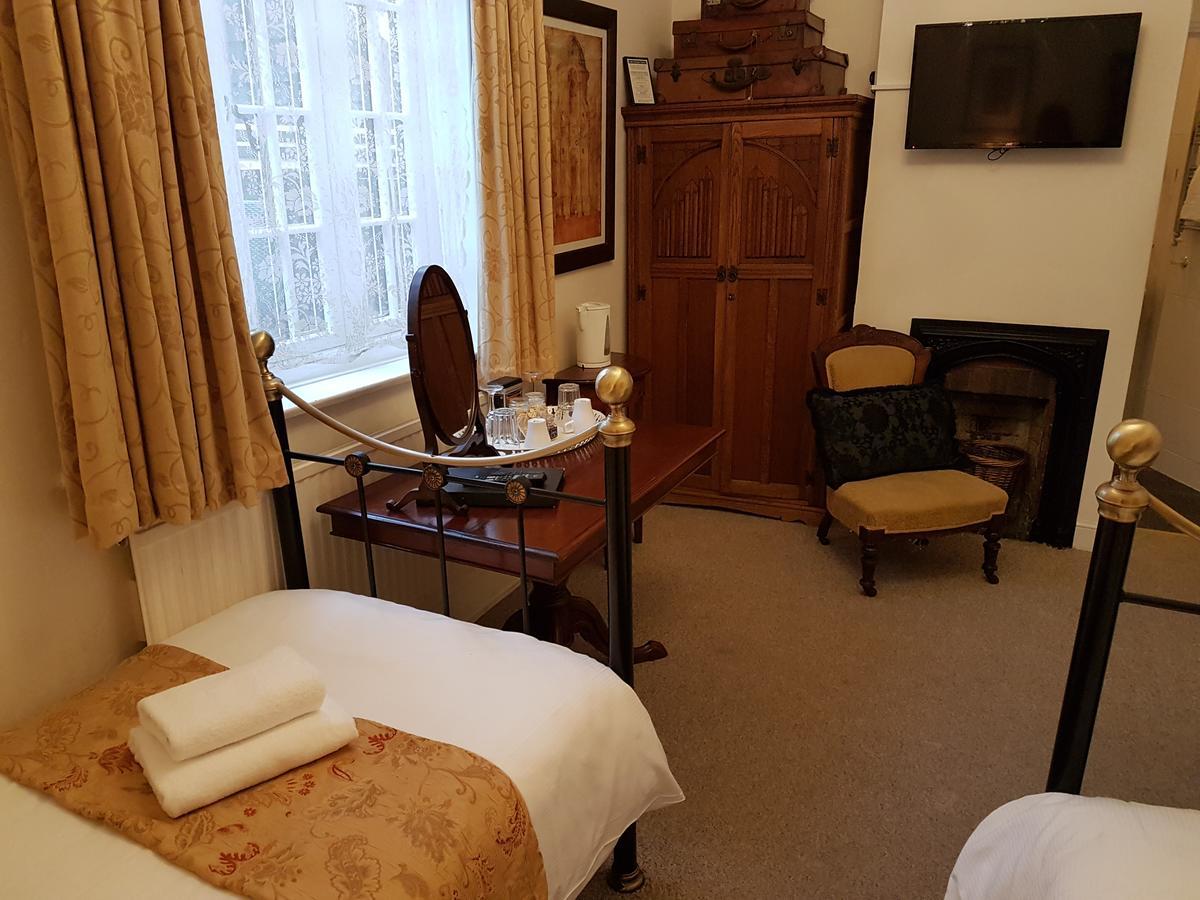 Bed and Breakfast Gothic House East Grinstead Esterno foto