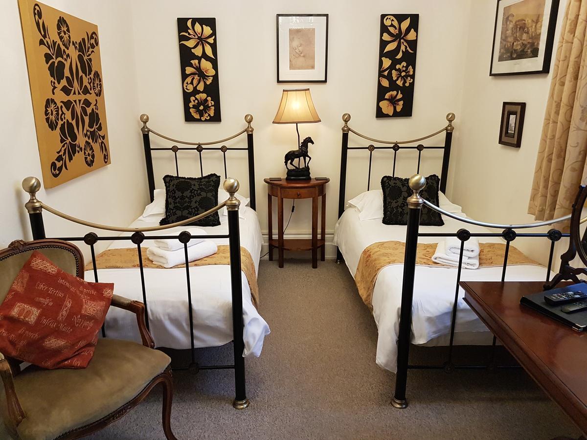 Bed and Breakfast Gothic House East Grinstead Esterno foto
