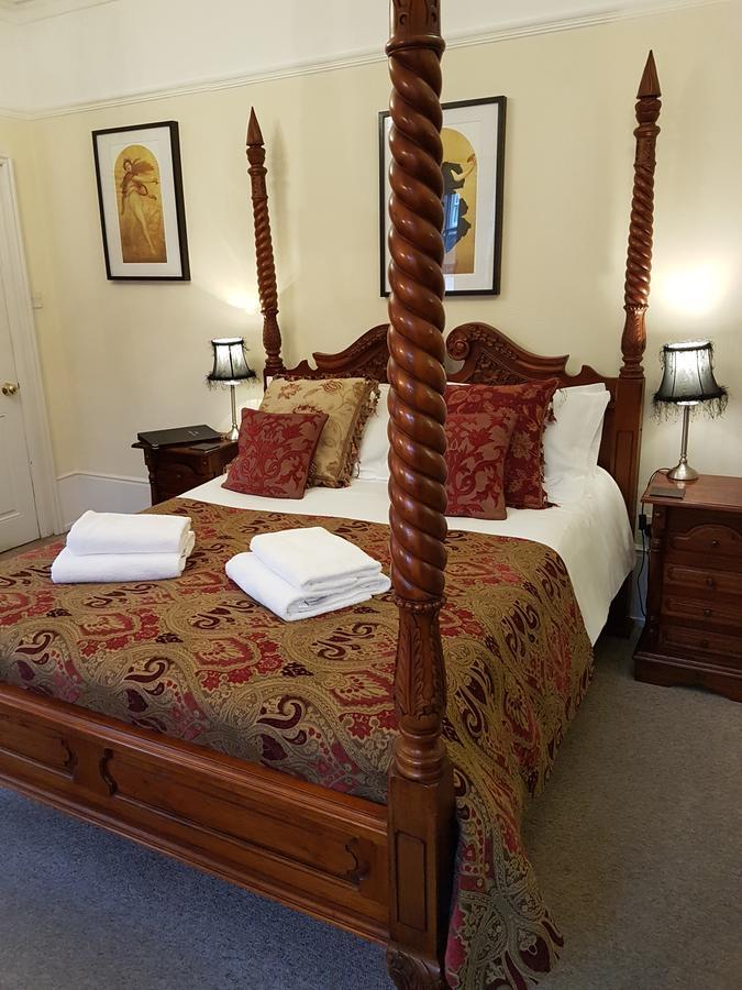 Bed and Breakfast Gothic House East Grinstead Esterno foto