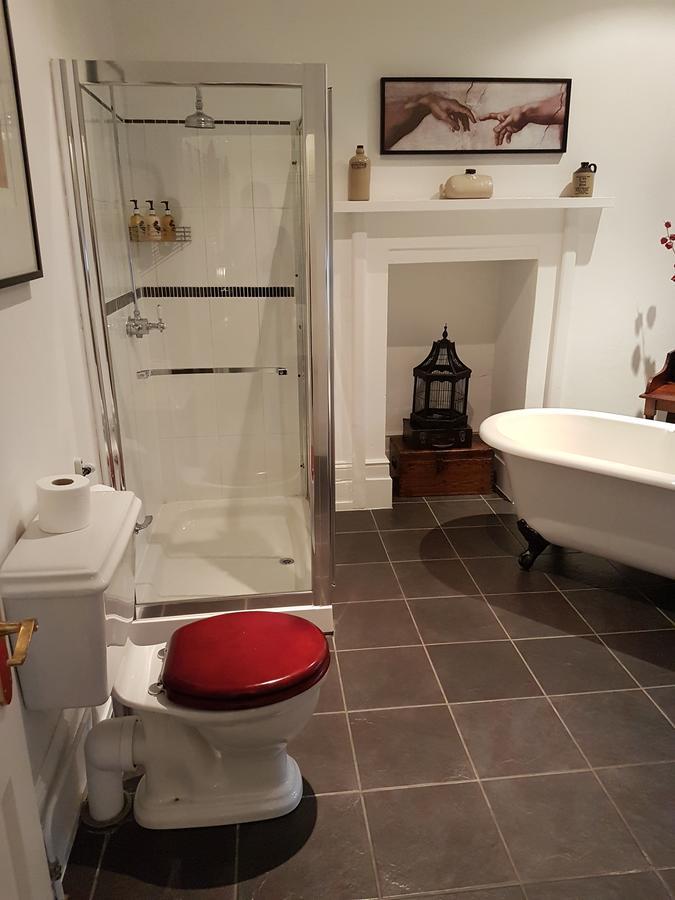 Bed and Breakfast Gothic House East Grinstead Esterno foto