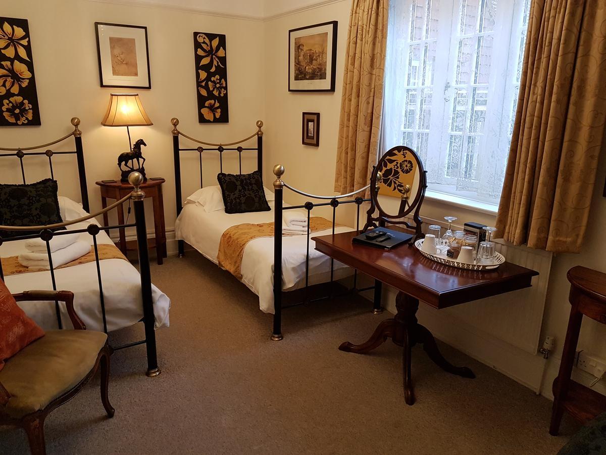 Bed and Breakfast Gothic House East Grinstead Esterno foto