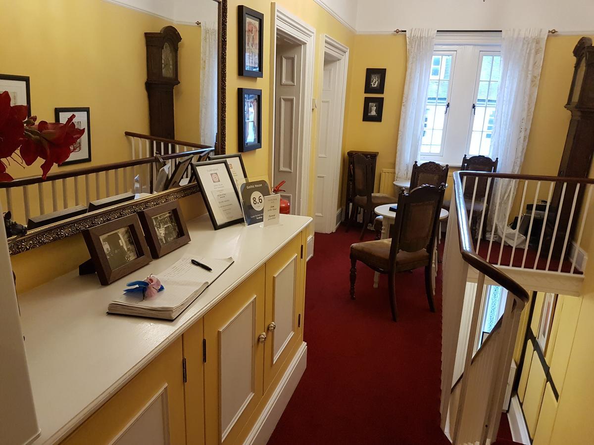 Bed and Breakfast Gothic House East Grinstead Esterno foto