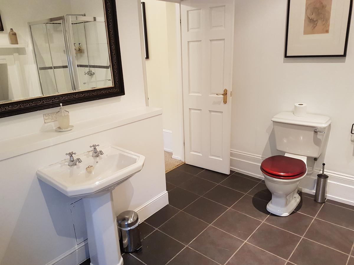 Bed and Breakfast Gothic House East Grinstead Esterno foto