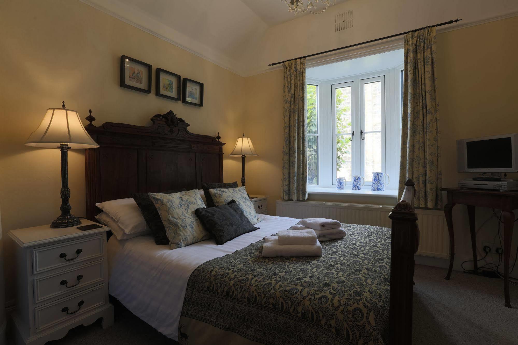 Bed and Breakfast Gothic House East Grinstead Esterno foto