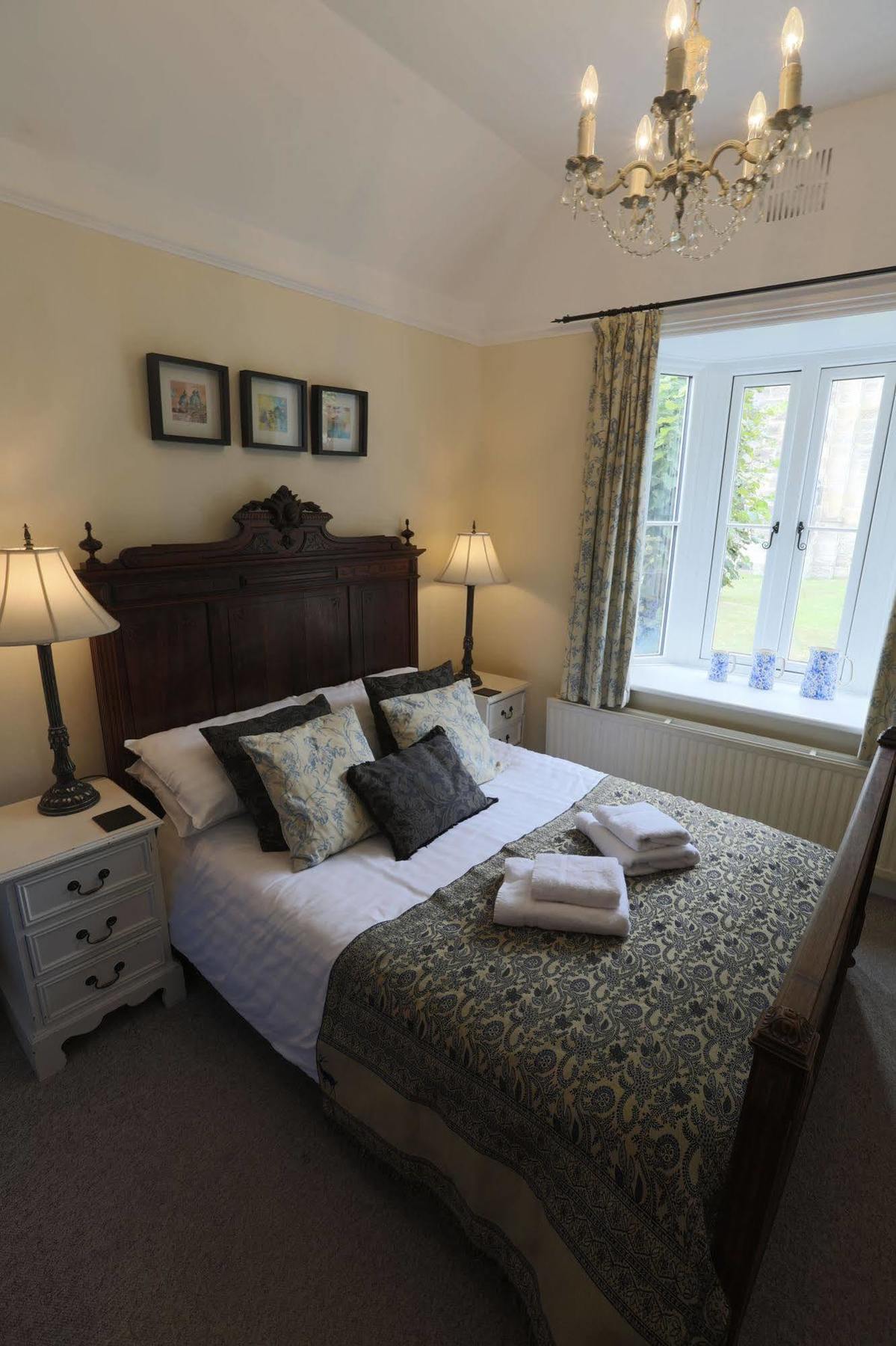 Bed and Breakfast Gothic House East Grinstead Esterno foto